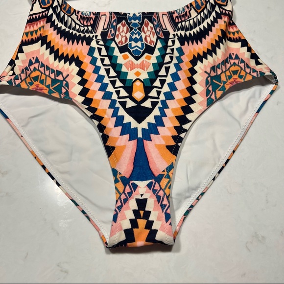 Athleta one piece swimsuit, size XS high cut - Picture 4 of 10